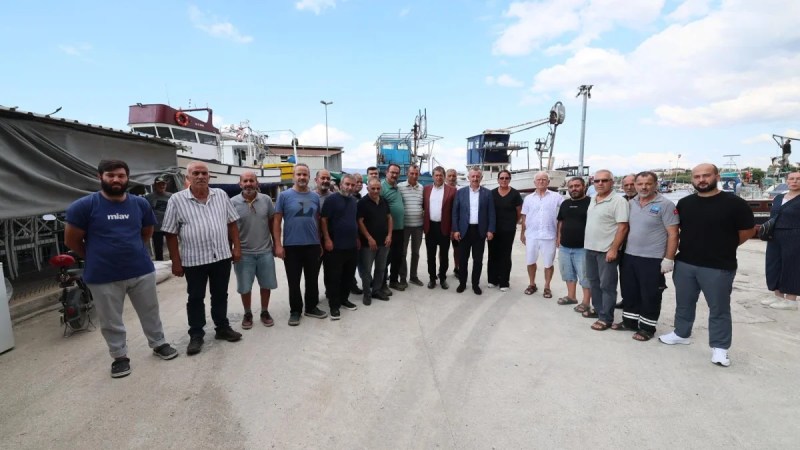 Büyükakın geleneği bozmadı, Karamürselli balıkçılara gitti