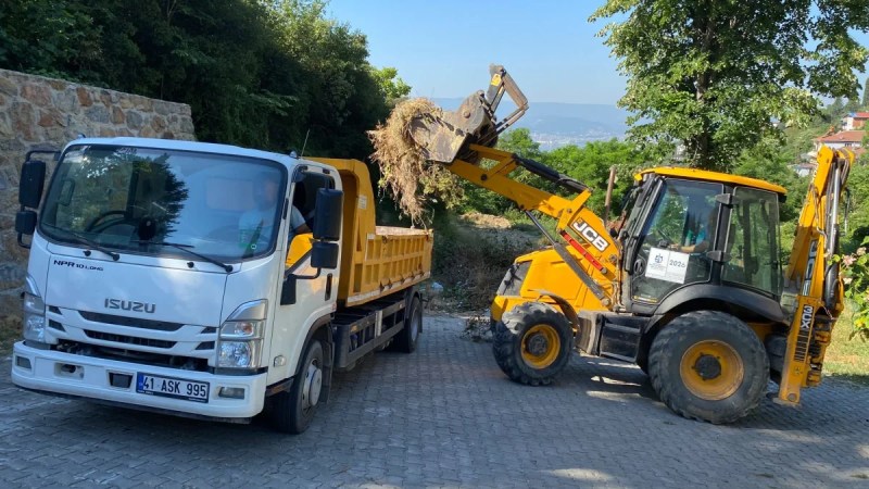 Büyükşehir’den mezarlıklara kesintisiz bakım