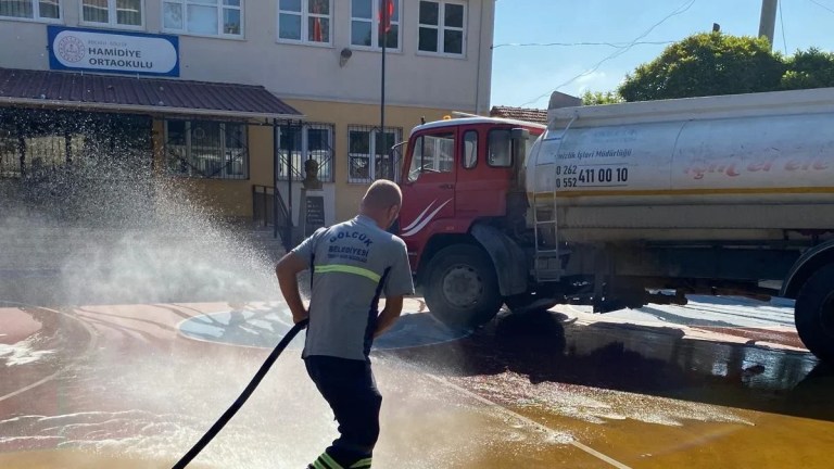 Gölcük’te okul bahçeleri yeni eğitim yılına hazır