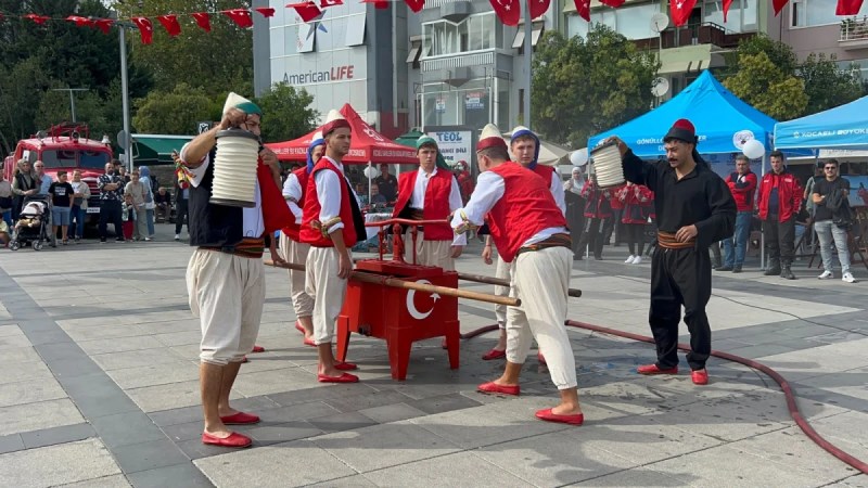 Kocaeli meydanları İtfaiye Haftası’nda renklendi! - 2. görsel