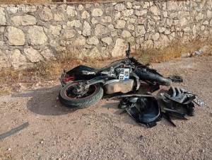 Motosiklet sürücüsü kurtarılamadı!