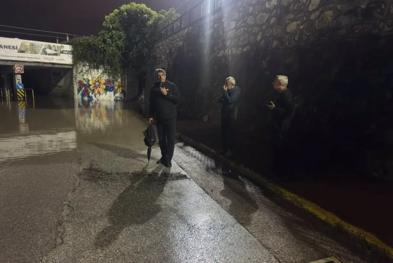 Başkan Kocaman sağanak sonrası sahaya indi