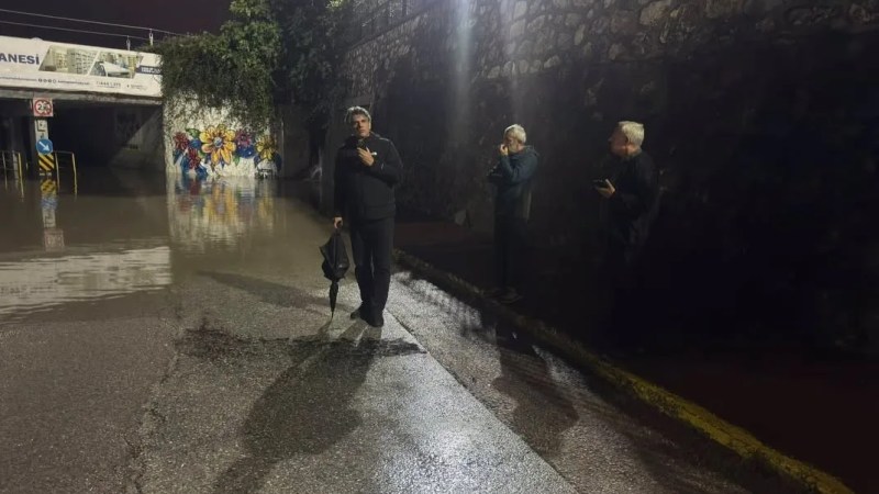 Başkan Kocaman sağanak sonrası sahaya indi