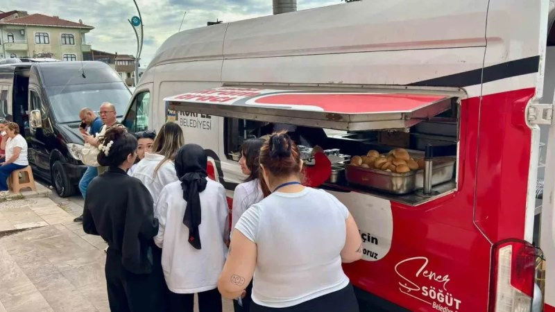 Kampüste öğrencilere sıcak çorba sürprizi