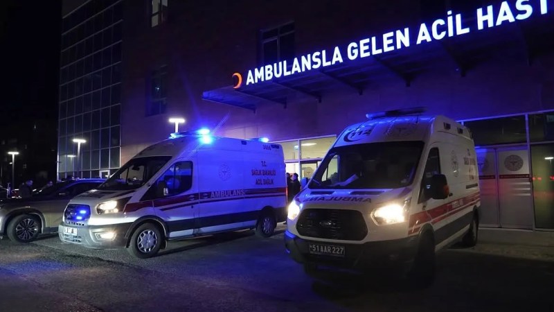 Tır ile hafif ticari araç çarpıştı!