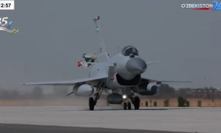 Özbekistan J-10CE savaş uçaklarını envanterine kattı