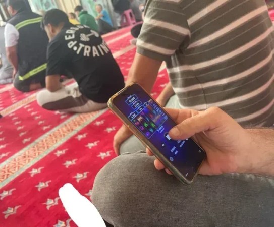 Camide kumar oynadığı anlar kamerada!