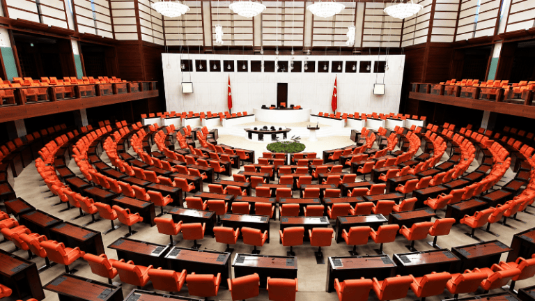 Süresiz nafaka kalkıyor mu? Yeni teklifin ayrıntıları belli oldu