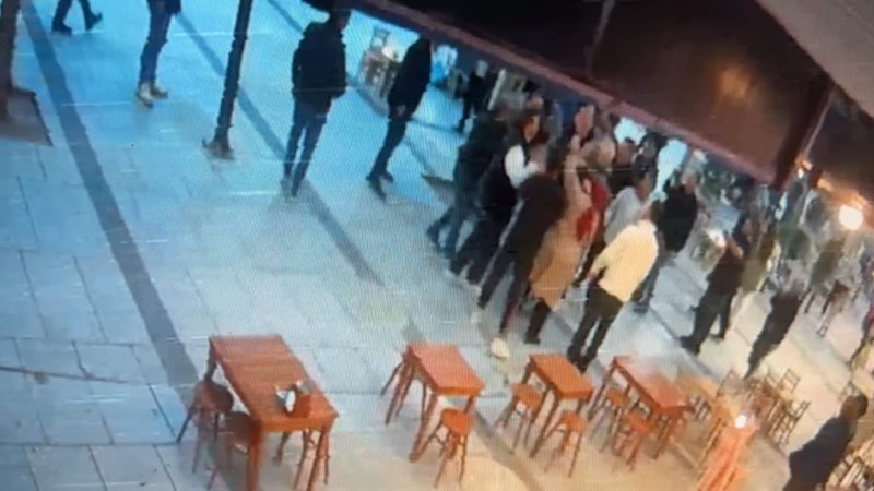 17 yaşındaki kıza saldırdı! Vatandaşın gazabına uğradı