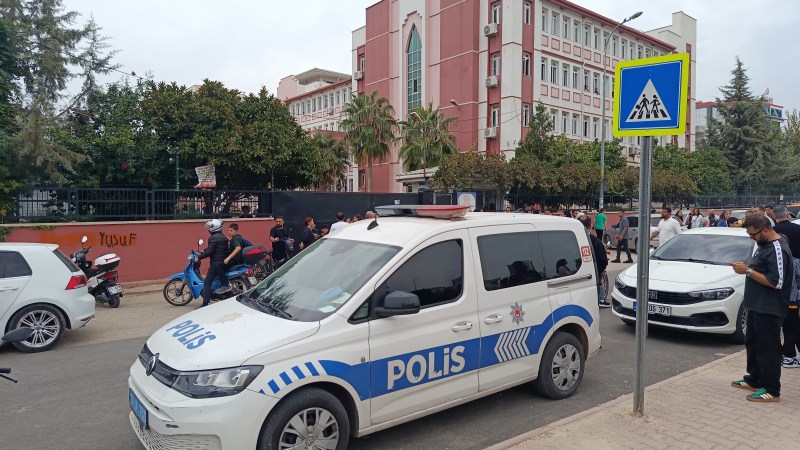 Sınıf arkadaşını ekmek bıçağıyla bıçakladı!
