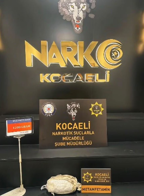 Kaputtan uyuşturucu cüzdandan altın çıktı!