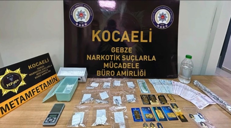 Kaputtan uyuşturucu cüzdandan altın çıktı!