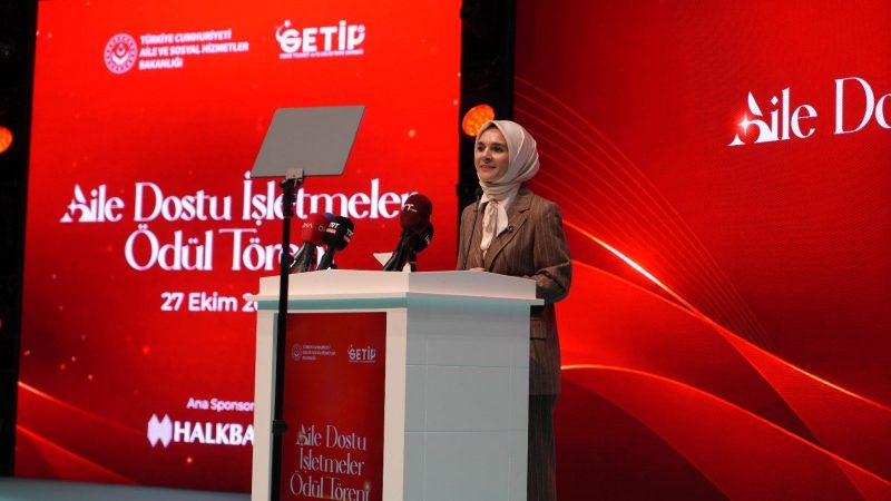 Bakan Göktaş: Aileyi güçlendirmek için tüm alanlar aile dostu olmalı