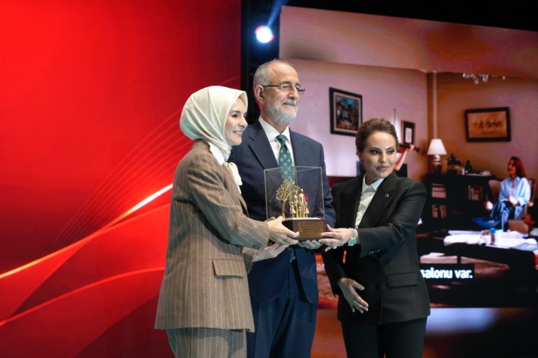 Bakan Göktaş: Aileyi güçlendirmek için tüm alanlar aile dostu olmalı