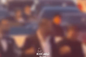 Yolu kapatıp halay çektiler!