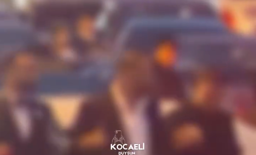 Yolu kapatıp halay çektiler!