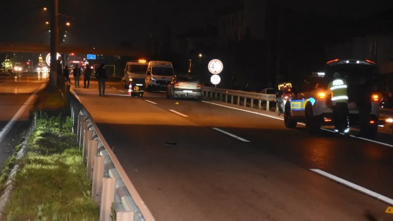 Otomobilin çarptığı yaşlı kadın kurtarılamadı!