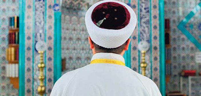 Namaz vaktinde gelmeyen imam mezarlıkta bulundu!
