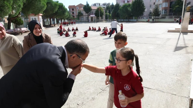 Başkan Gökçe, Eğitimin ve Öğrencilerin Yanında