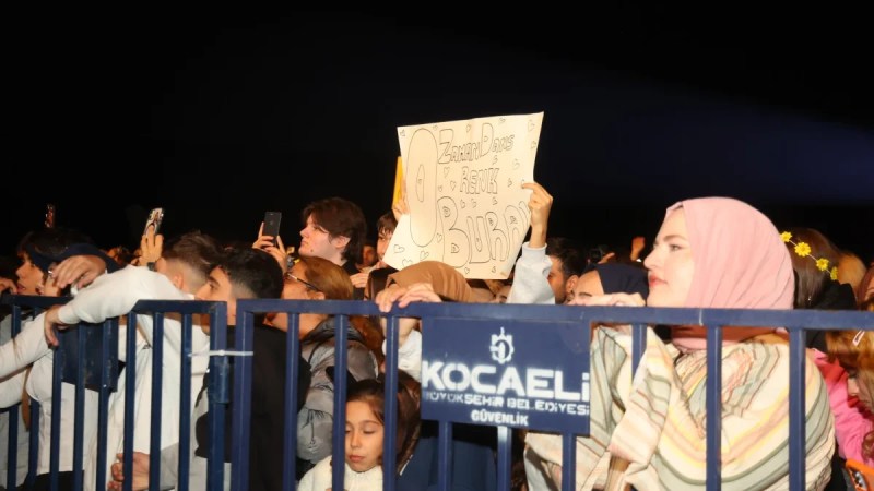 Buray Darıca Zeytin Festivalinde Sahne Aldı