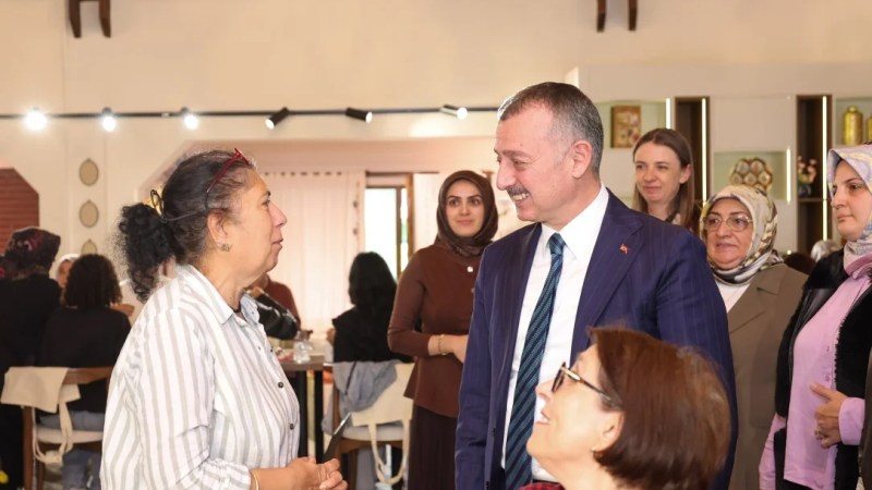Büyükakın kadınlarla buluştu