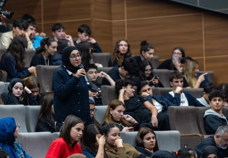 Büyükakın'dan gençlere kariyer tavsiyesi
