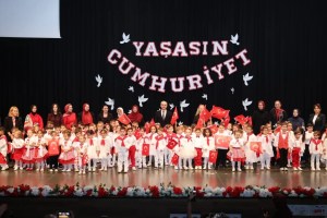 Çayırovalı miniklerden bayram gösterisi