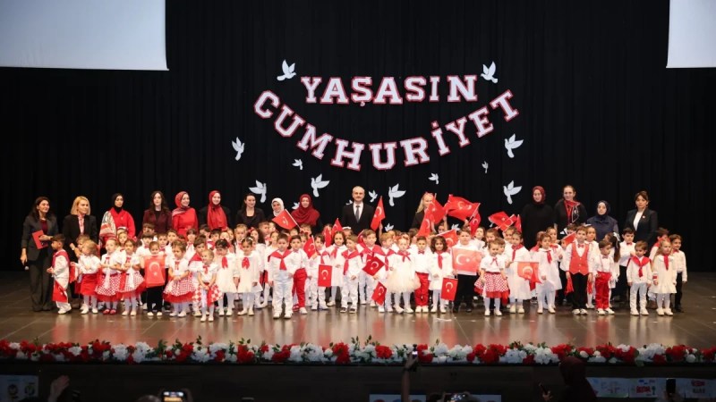 Çayırovalı miniklerden bayram gösterisi
