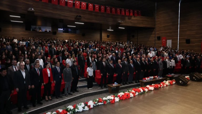 Cumhuriyetin 103. yılı Çayırova’da kutlandı