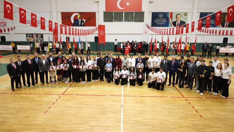 Derince’de 29 Ekim coşkusu yaşandı