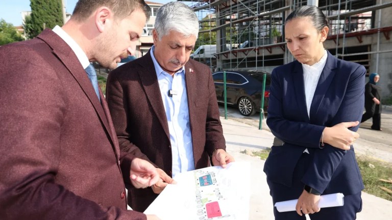 Dilovası’ndaki parklar modernize ediliyor