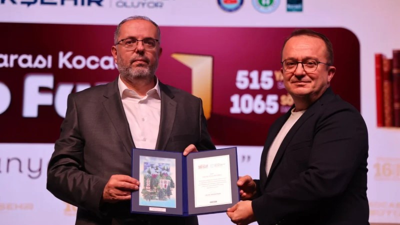 Erhan Afyoncu Kocaeli’de okurlarla buluştu