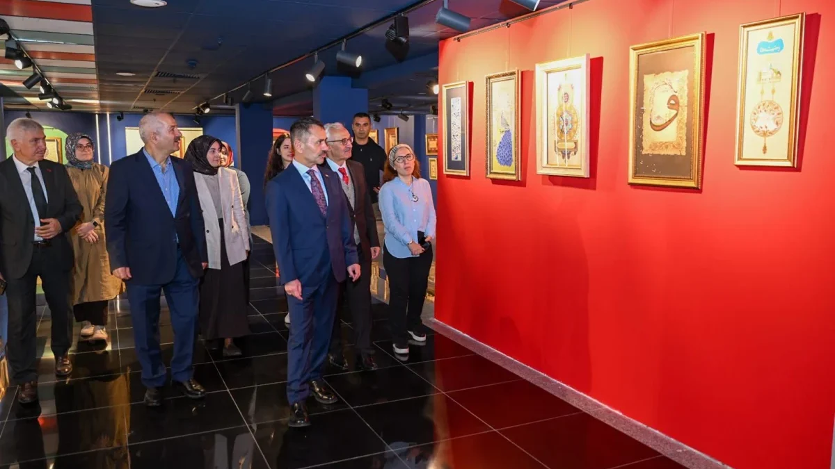 Gebze’deki geleneksel sergiye vali ziyareti