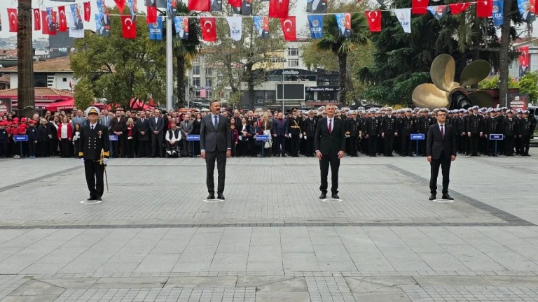 Gölcük’te 29 Ekim coşkusu törenle başladı