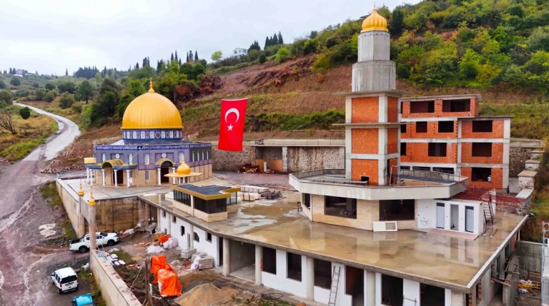 Karamürsel Aksa Camii için malzeme desteği
