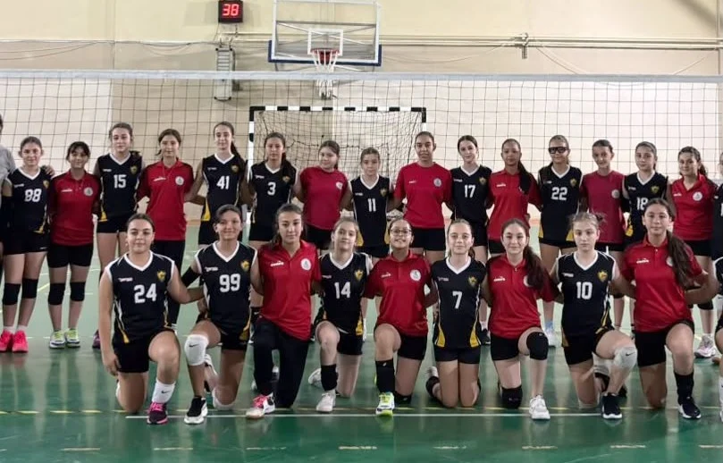 Körfez'in midi kızları parkede prova yaptı