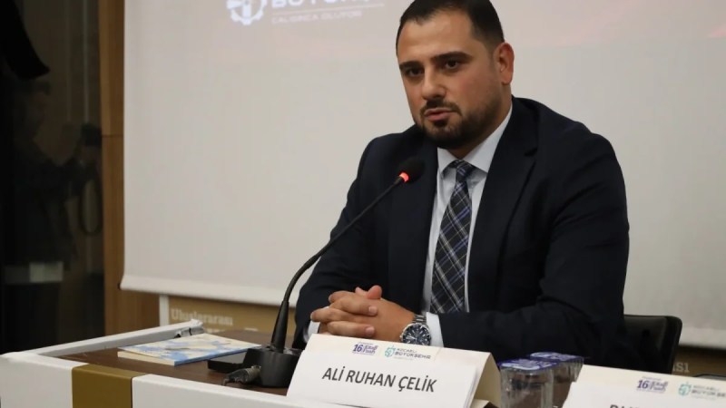 Mert Arık Kocaeli Kitap Fuarı’nda Okurlarla Buluştu