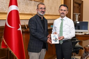 Vali Aktaş’a ‘Aslı Gibidir’ romanı sunuldu