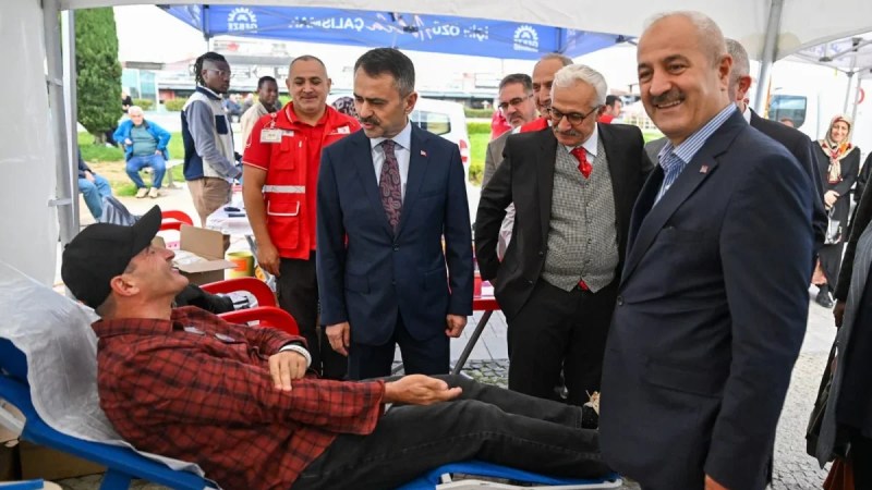 Vali İlhami Aktaş Gebze’de kan bağışına katıldı