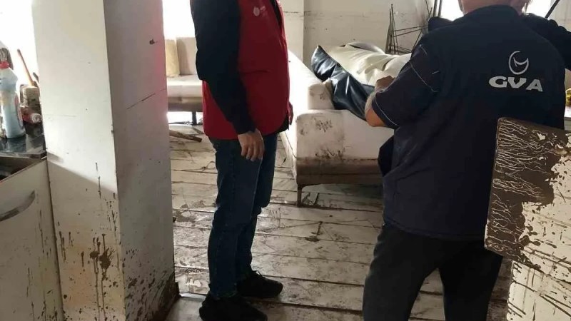 Başiskele’de sel mağdurlarına destek