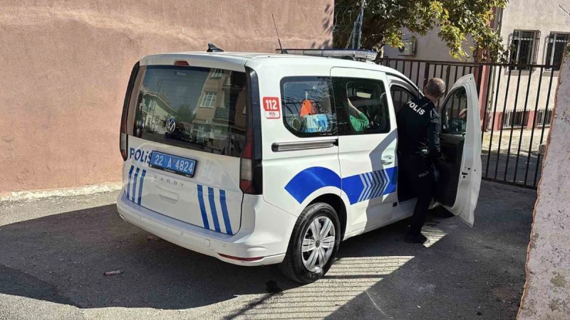 Çantasından tabanca çıkan öğrenci yakalandı!
