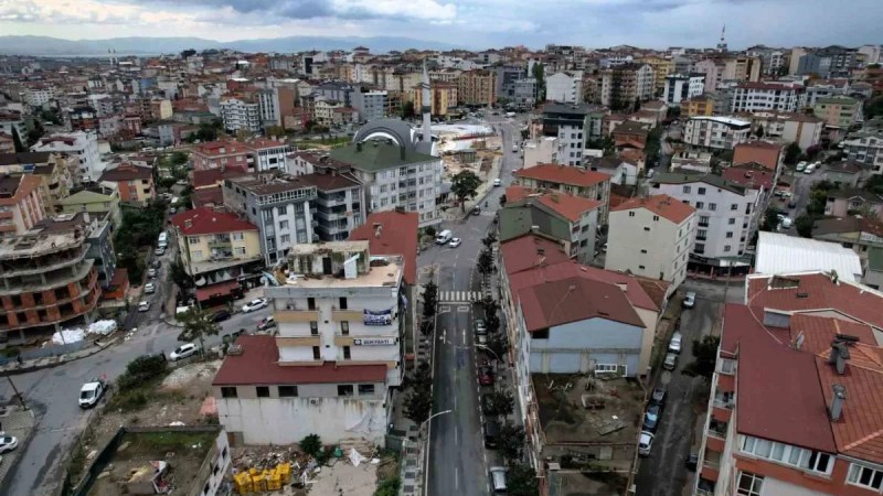 Çayırova’da cadde baştan aşağı yenilendi
