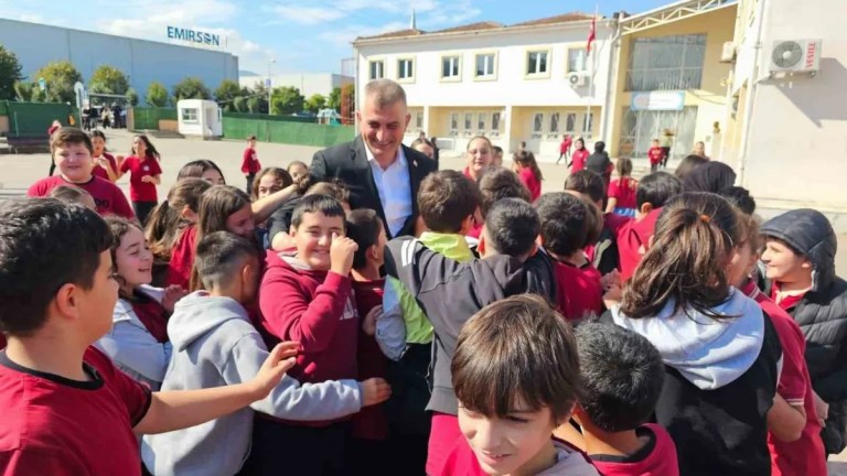 Gölcük’te yıkılan okula prefabrik çözüm