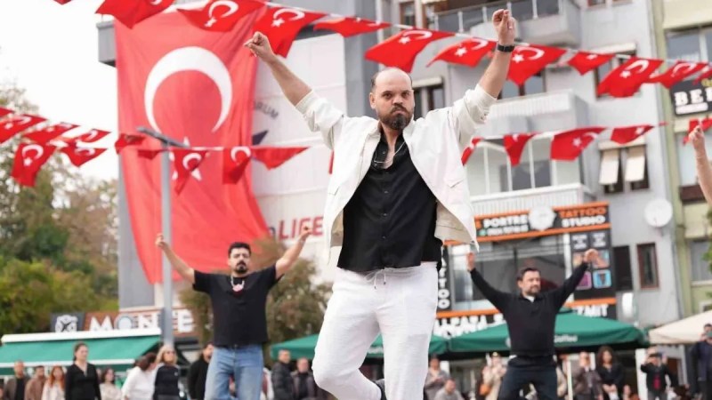 İzmit’te 41 kişilik zeybek gösterisi