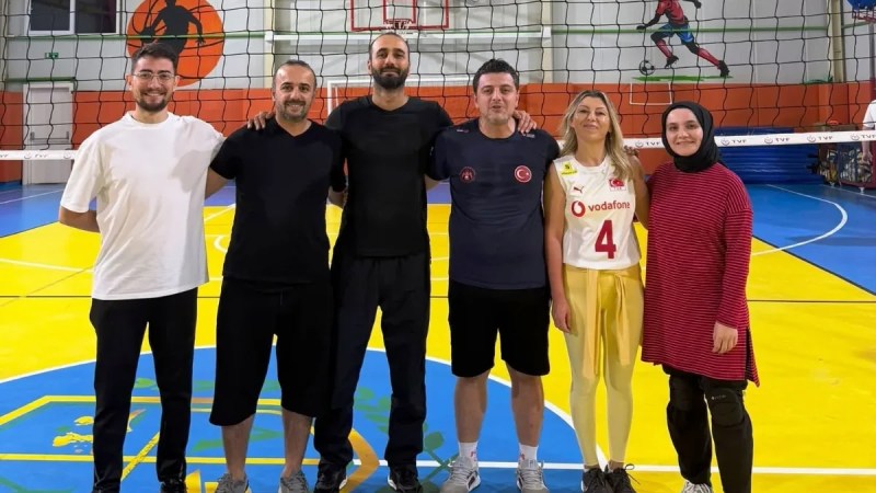 Körfez’de öğretmenler filede yarışıyor