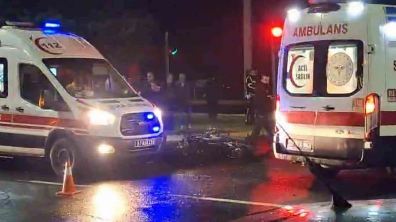 Motosiklet ile ticari araç çarpıştı!