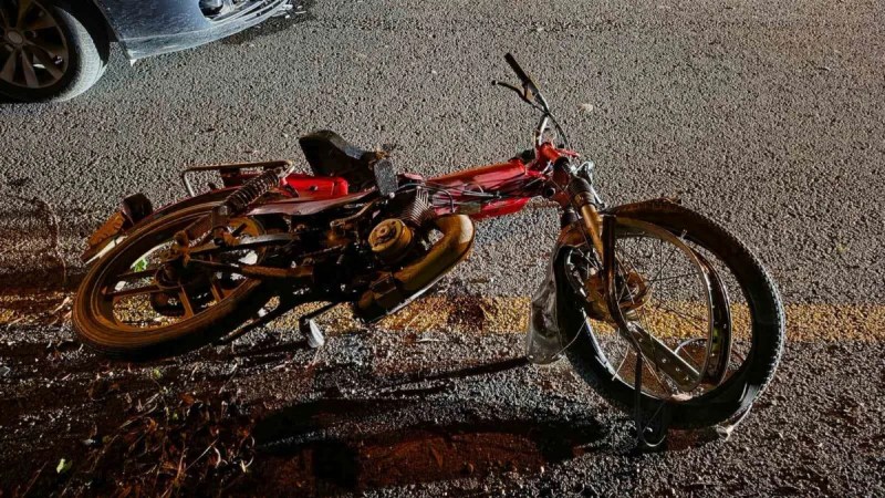 Motosiklet otomobille kafa kafaya çarpıştı!