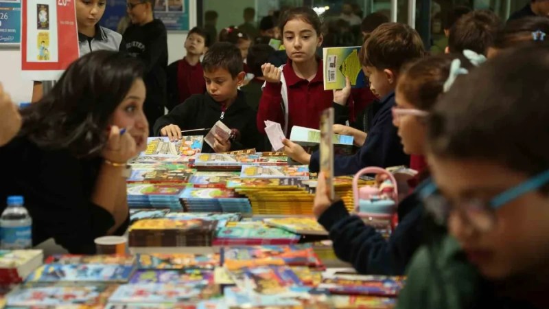 Öğrenciler Kitap Günleri’ne akın etti