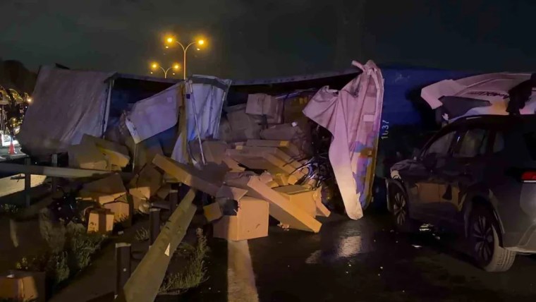 Tırın altında kalan sürücü kurtarılamadı! – fotoğraf 3