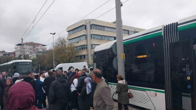 Tramvayın çarptığı kadın ağır yaralandı!